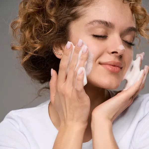 Комплексний догляд за жирною та проблемною шкірою восени Hillary Autumn Oil Skin Care thumbnail